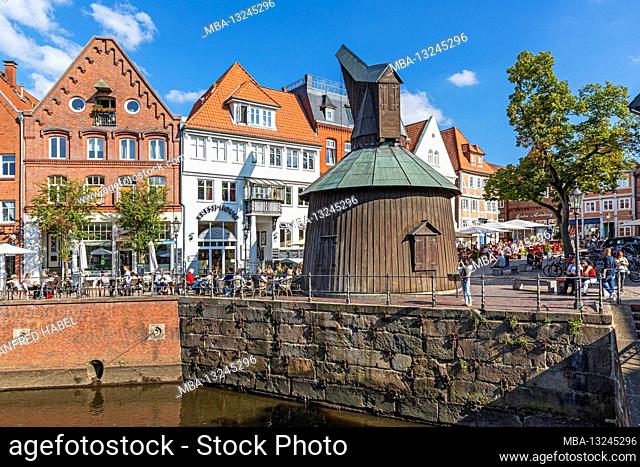Wooden treading crane, half-timbered houses, fish market, at the old Hansehafen, Schwinge river, Stade, Lower Saxony