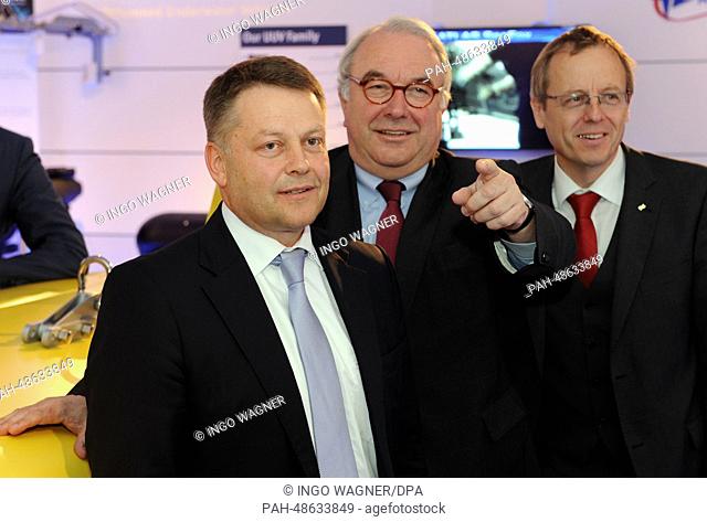 The manager of electronics company Atlas Elektronik GmbH Voker Paltzo (L-R), Secretary of State at the Ministry of Economics Uwe Beckmeyer and CEO of German...