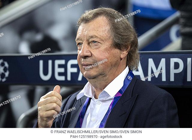 coach Yuri SEMIN (LOM), slightly sideways, confident; Confidence, optimism, thumbs up; Soccer Champions League, Preliminary Round, 1