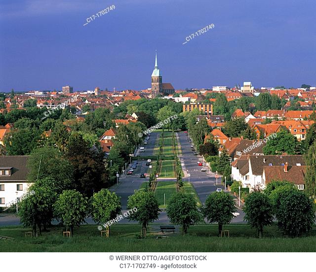 Germany, Hildesheim, Innerste, Lower Saxony, city view, panoramic view, evening mood, Saint Andreas Church, evangelic church, Gothic, Hildesheim Cathedral