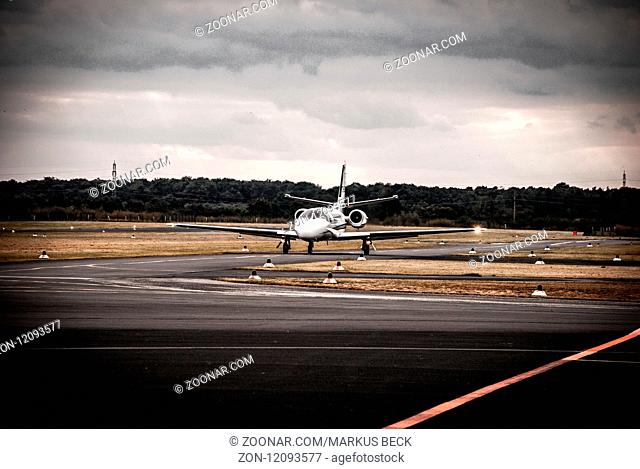 Landing private learjet, egelsbach airport