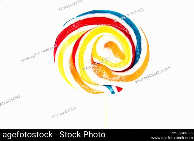 A lollipop, lollipop, chupeta, lollipop or popi (in Costa Rica) is a hard and colorful candy of about 2 to 3 cm in diameter, spherical or oval in shape