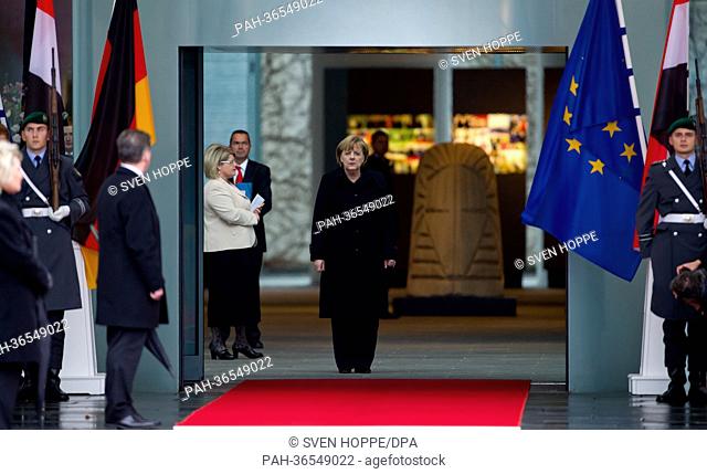 German Chancellor Angela Merkel waits for the arrival of President of Egypt Morsi in Berlin, Germany, 30 January 2013. Photo: SVEN HOPPE | usage worldwide