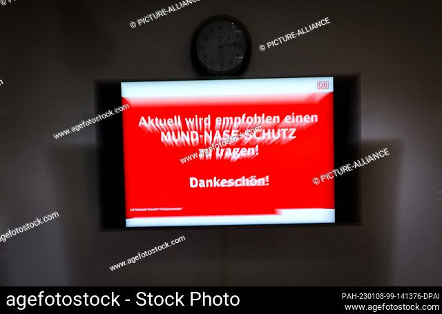 PRODUCTION - 04 January 2023, Schleswig-Holstein, Kiel: A screen with the text ""Currently recommended to wear a mouth-nose protection! Thank you!"" can be seen...