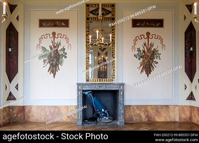 12 February 2020, Baden-Wuerttemberg, Ludwigsburg: A parquet polishing machine stands in a fireplace in a room of Favorite Castle