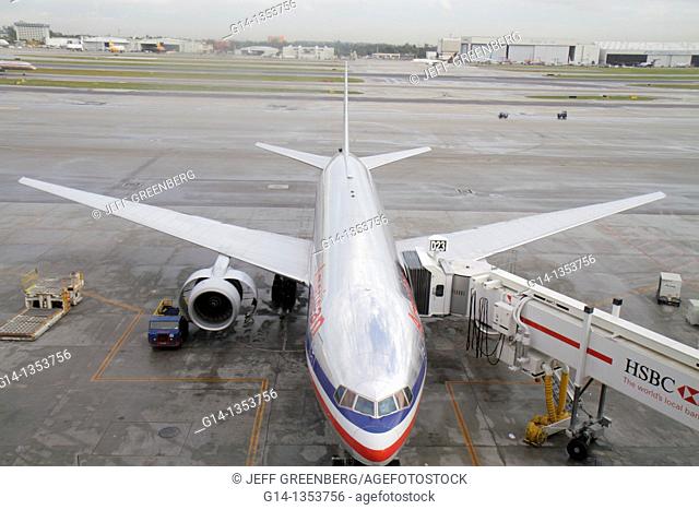 Florida, Miami, Miami International Airport, MIA, American Airlines, aviation, carrier, jet, passenger gate, tarmac, ground support service