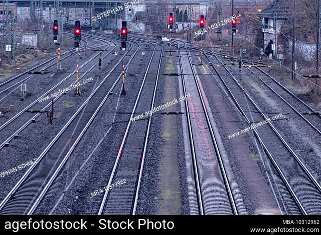 Germany, Saxony-Anhalt, Magdeburg, train tracks, red signals