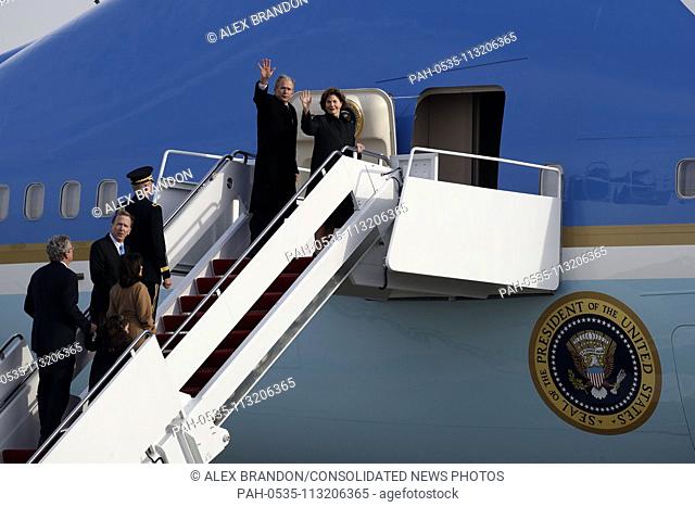 Former President George W. Bush and Laura Bush wave as they board Special Air Mission 41 to fly to Houston with the body of former President George H