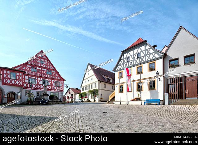 half-timbered, war memorial, town hall, house facade, marketplace, autumn, Wipfeld, Franconia, Bavaria, Germany, Europe