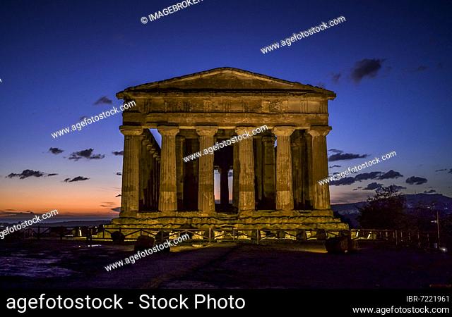 Temple of Concordia, Valle dei Templi (Valley of the Temples) Archaeological Park, Agrigento, Sicily, Italy, Europe