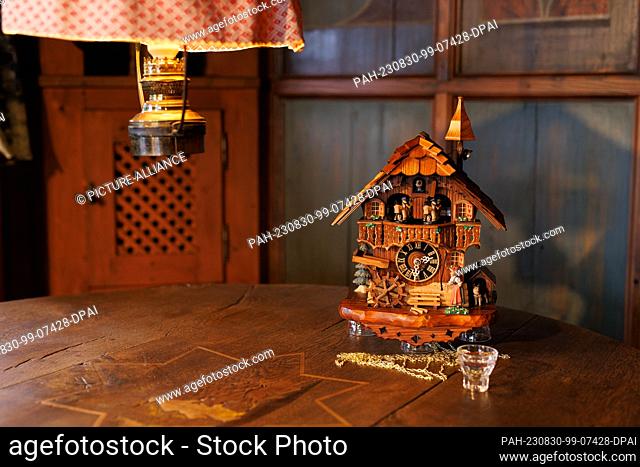 ILLUSTRATION - 28 August 2023, Baden-Württemberg, Grafenhausen: A cuckoo clock stands on a table in the local history museum ""Hüsli""