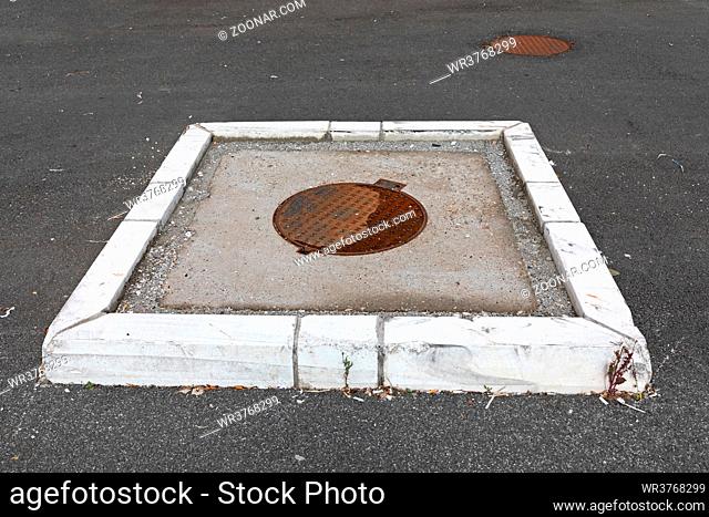 Sewer Manhole With Frame Protection at Pavement