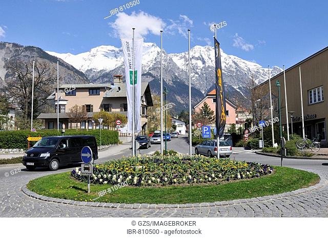 Roundabout and snow covered mountain peaks (back), Hall, Tyrol, Austria
