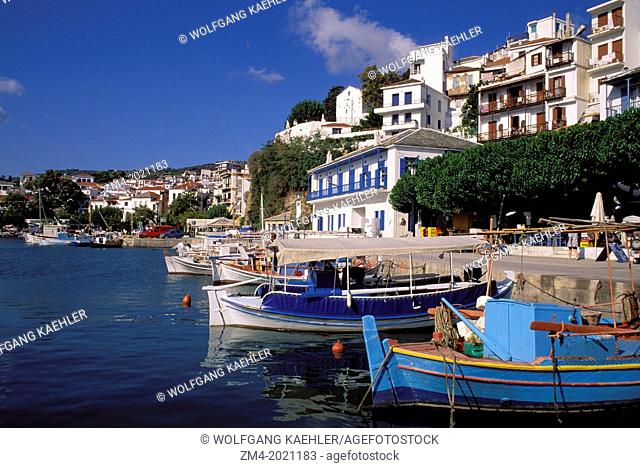 GREECE, AEGEAN SEA, SKOPELOS, FISHING BOATS IN HARBOR