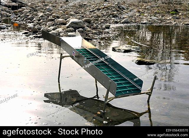 Sluice or washing ramp in situation in the water to search for gold in the river