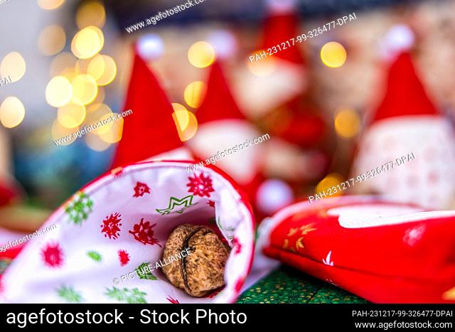 16 December 2023, Brandenburg, Leuthen: Decorative Christmas items are on display at a stall at a small Advent market. Advent and Christmas markets are also...
