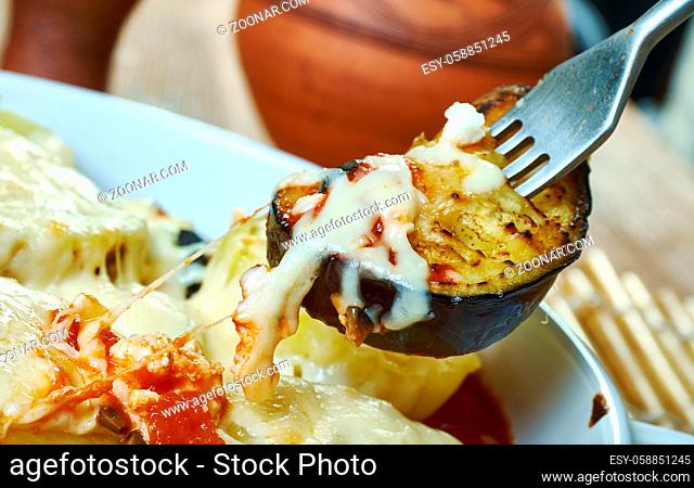 Berenjenas rellenas de pollo y queso, gratins of layers of thickly-sliced potatoes, aubergines and peppers, all fried and with a tomato sauce