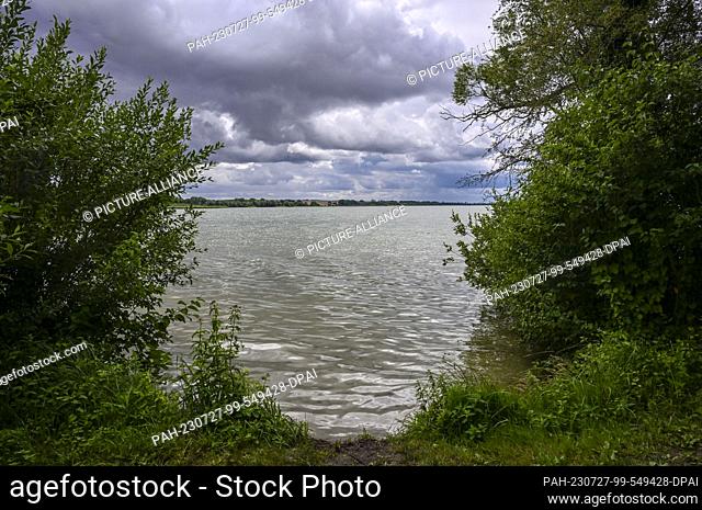 PRODUCTION - 20 July 2023, Brandenburg, Prenzlau: The Unteruckersee at the Sonnenkap campsite in the Uckermark region. In addition to the classic tent and...