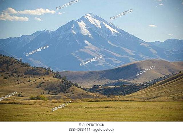 Snowcapped mountain peak, Emigrant Peak, Livingston, Montana, USA