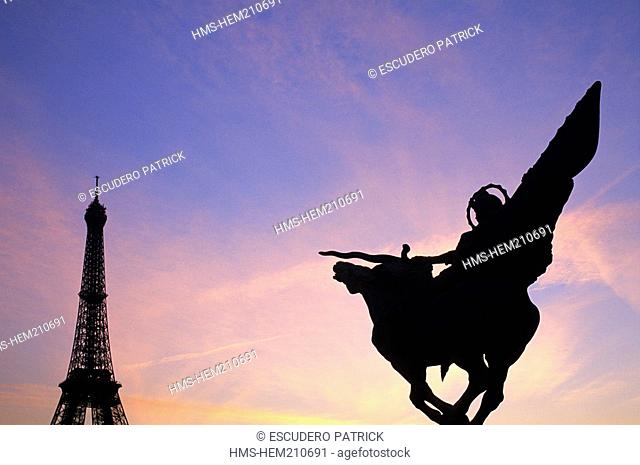 France, Paris, Pont Bir Hakeim, equestrian statue, symbol of Reviving France by sculptor Wederlink at sunrise