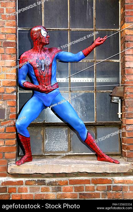 GEEK ART - Bodypainting and Transformaking: Spider-Man Photoshooting with Patrick Kiel in the Hefehof. Hameln, 15.09.2020 - A project by the photographer...