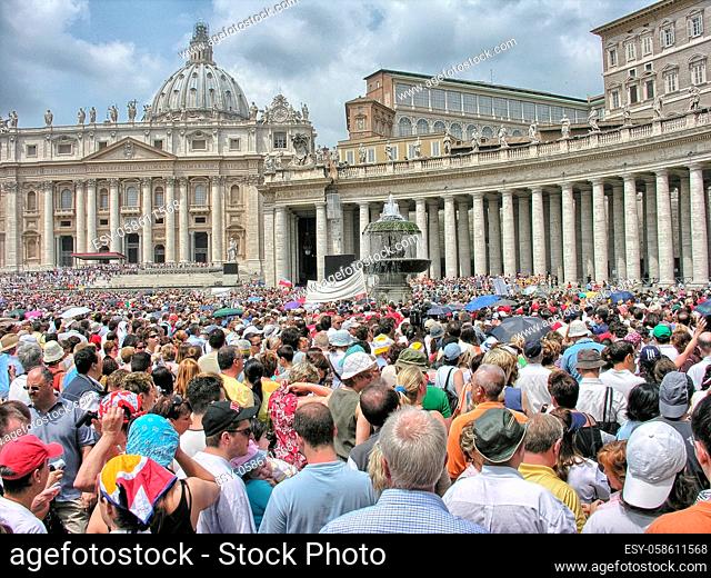 VATICAN CITY, VATICAN - MAY 21: Tourists at Saint Peter's Square on May 21, 2008 in Vatican City, Vatican. Saint Peter's Square is among most popular pilgrimage...