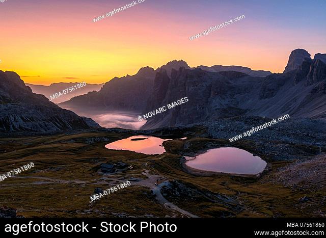 Lago dei Piani and Drei Zinnen hut at sunrise, Nature Park Drei Zinnen, Dolomites, South Tyrol, Italy