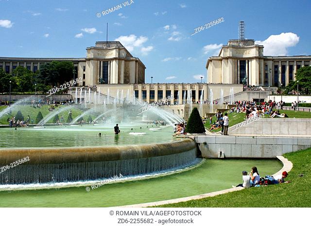 Trocadero fountains Gardens and palais de Chaillot background, Paris, Ile de France, France, Europe