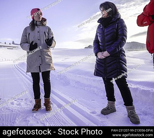 07 December 2023, Bavaria, Reit im Winkl: Bavaria's Minister of Agriculture Michaela Kaniber (CSU, r) and former German ski racer Viktoria Rebensburg take part...