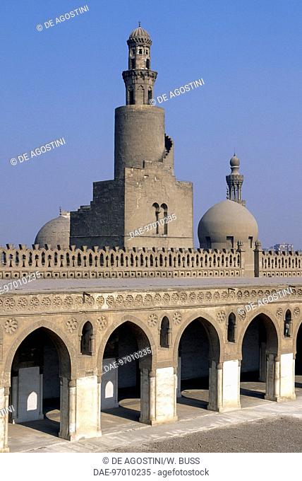 Courtyard with 13th century minaret in the background, Mosque of Ahmad Ibn Tulun (9th century), Cairo, Egypt