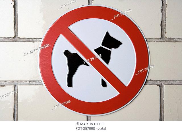 â€˜No dogs allowedâ€™ sign