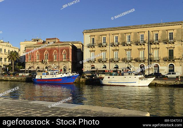 Fishing port, Riva Giuseppe Garibaldi, Ortigia, Syracuse, Sicily, Italy, Europe