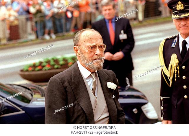 Prince Bernhard of the Netherlands, husband of former queen Juliana, arrives at Grote Kerk in Apeldoorn on the occasion of the Church wedding of Prince Maurits...