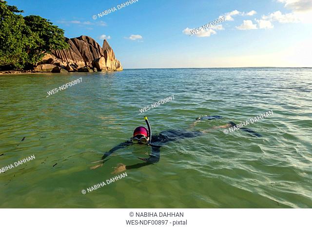 Seychelles, La Digue, Anse Source D¶ïArgent, woman snorkeling