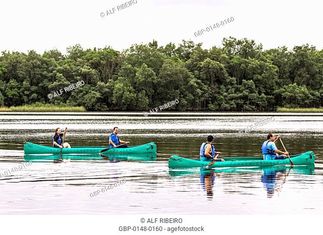 Tourists, ecological canoeing, south coast, 09.03.2015, Praia Grande, Sao Vicente, São Paulo, Brazil