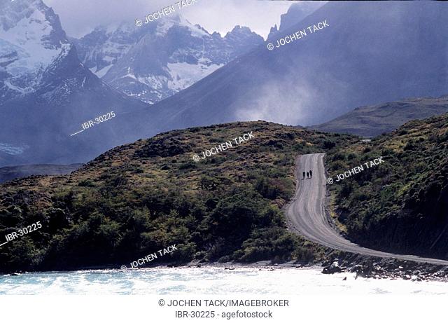 CHL, Chile, Patagonia: Torres del Paine National Park, hiker