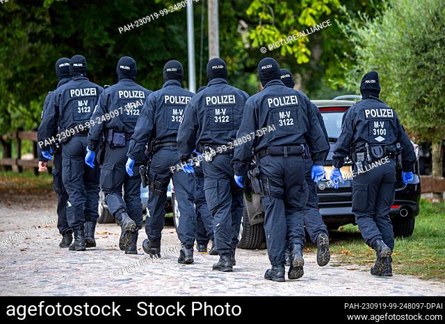 19 September 2023, Mecklenburg-Western Pomerania, Jamel: Police task forces conduct a search operation on a property known to the police