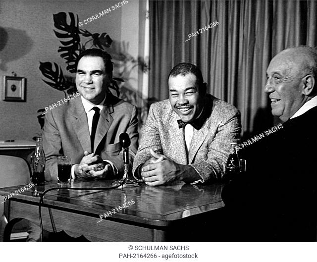 Former boxers Max Schmeling (l) from Germany and Joe Louis (M) from the USA meet in Miami in March 1961. To the right Humbert Fugazy