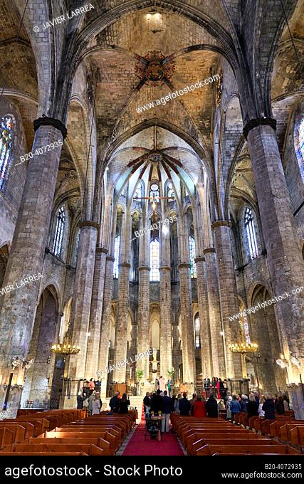 interior de la Basílica de Santa Maria del Mar, El Born, Barcelona, Catalonia, Spain. The Basilica of Santa Maria del Mar is a Gothic-style church in the El...