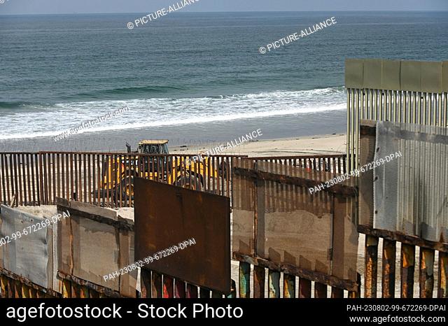 02 August 2023, Mexico, Tijuana: Workers erect a gate in a new stretch of wall at the Friendship Park site at the San Diego-Tijuana border crossing