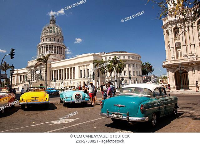 Vintage American cars in front of the Capitolio building the city center, Havana, La Habana, Cuba, West Indies, Central America