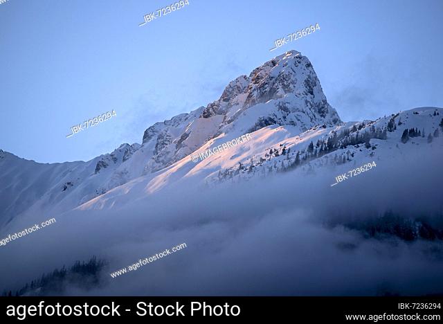 Winter landscape, Fiechter Spitze and Vomperjoch, Karwendel mountains, evening light, Tyrol, Austria, Europe