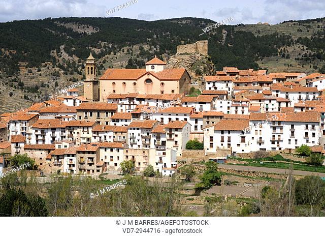 Linares de Mora, castle and town. Gudar-Javalambre, Teruel province, Aragon, Spain