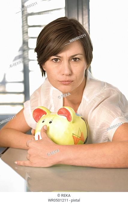 Brunette woman with piggy bank