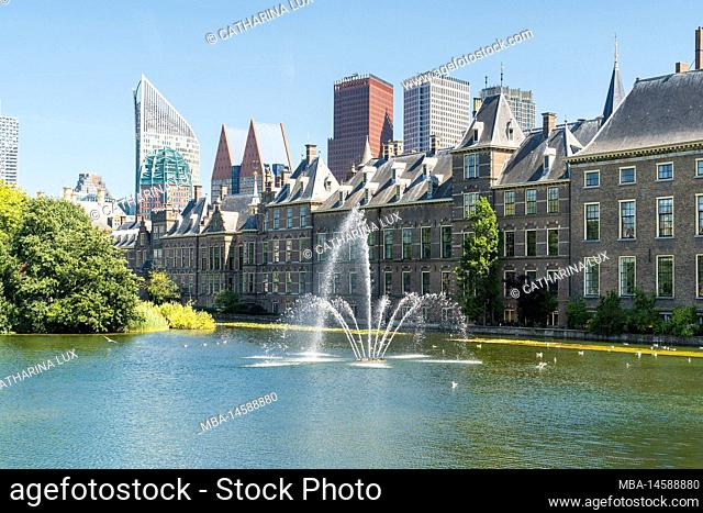 Netherlands, The Hague, Binnenhof, Hofvijer with fountain