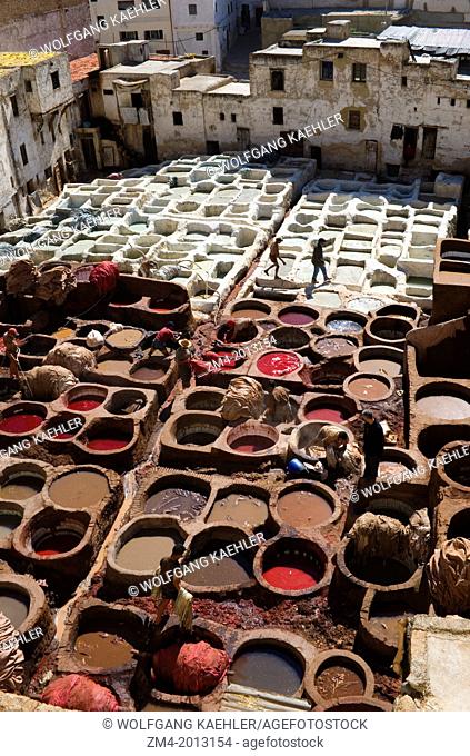 MOROCCO, FEZ, MEDINA (OLD TOWN), OVERVIEW OF TANNERIES