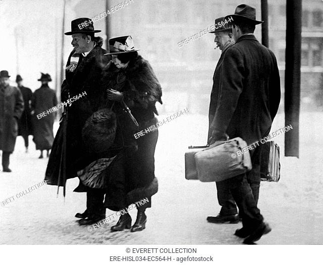 Dr. Ernst Kunwald, with his wife, entering the Federal Building, Cincinnati, Ohio, as a prisoner of war. The former conductor of the Cincinnati Symphony...