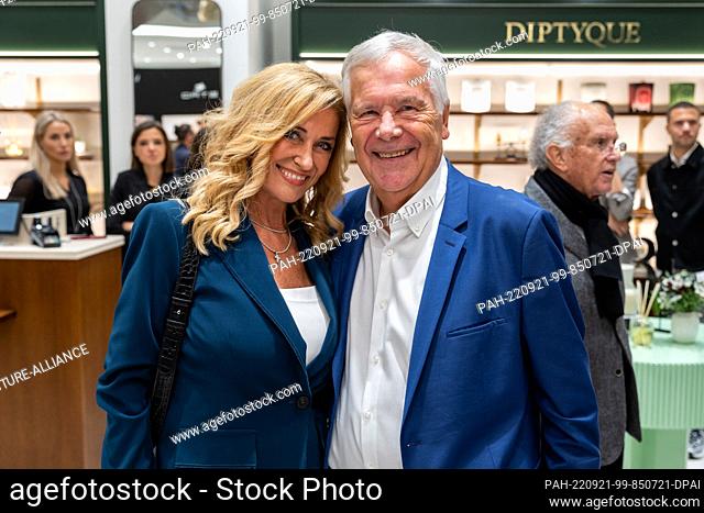 21 September 2022, Bavaria, Nuremberg: Nuremberg entrepreneur Hans Rudolf Wöhrl stands with his wife, Dagmar Wöhrl, at the reopening of the Wöhrl fashion store