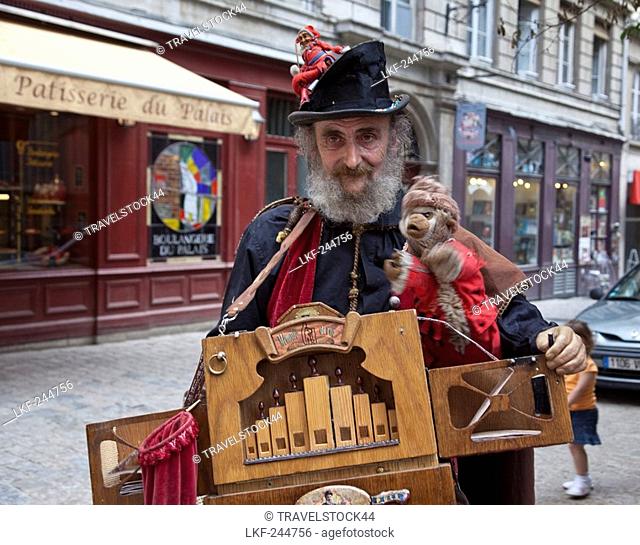 Street artist with hand organ in historic costum with Vieux Lyon, Old city center, Lyon, Rhone Alps, France, Old City Center, UNESCO World Heritage, Lyon