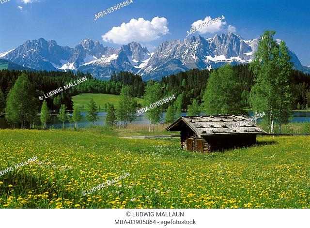 Austria, Tyrol, Kitzbühel, Schwarzsee, Kaiser-mountains, spring, mountain scenery, mountains, high mountain regions, mountains, lake, mountain lake, barns